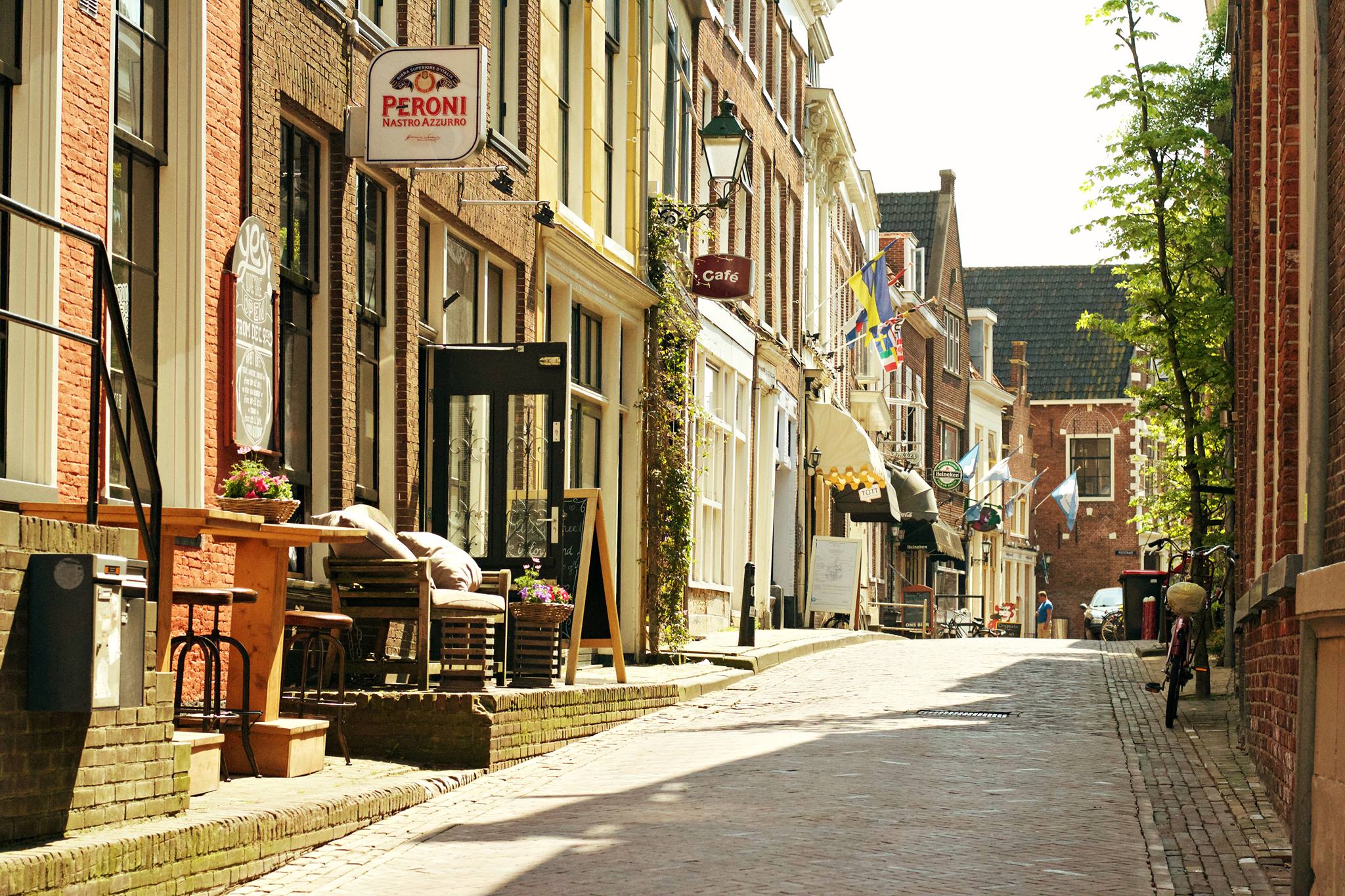 De Grote Hoogstraat op een zomerse dag